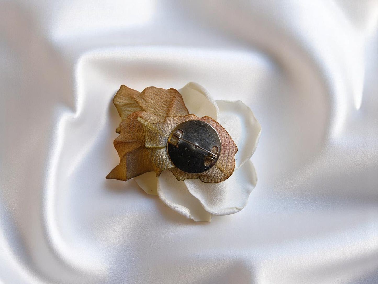 Broche White Basic